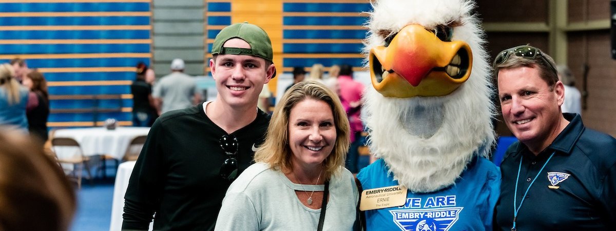 A student and their family meets Ernie the Eagle