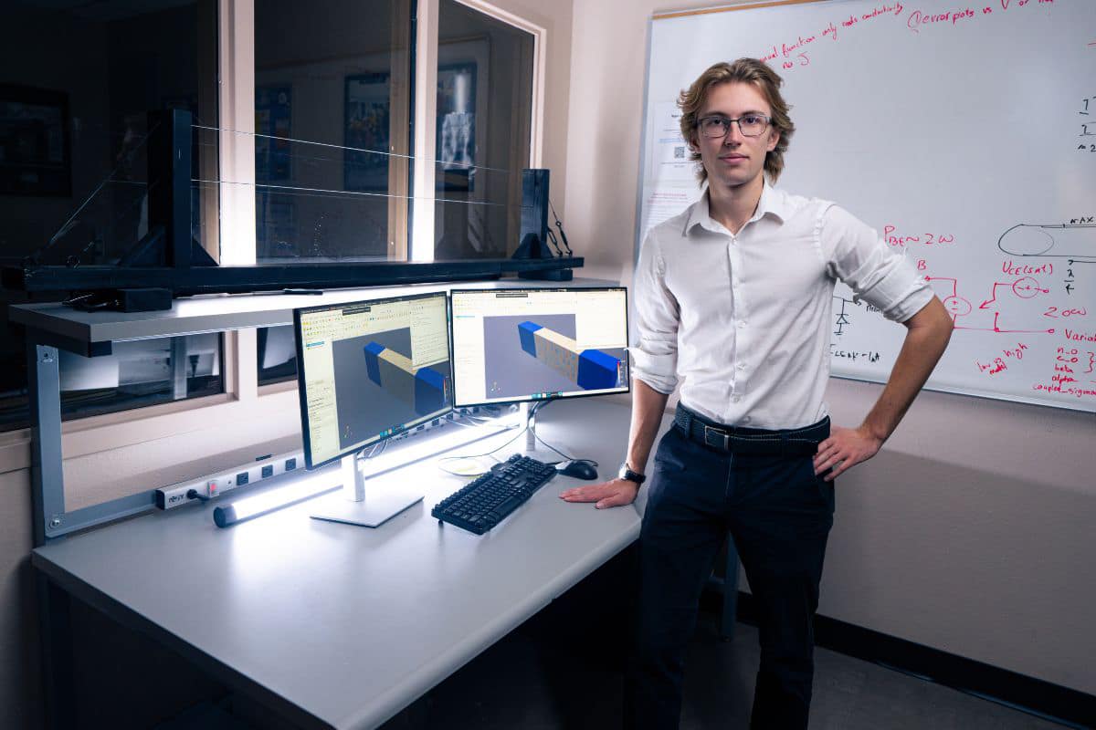 Aerospace Engineering undergraduate Ambroise Juston is conducting research on memristor technology that employs cutting-edge simulation tools.