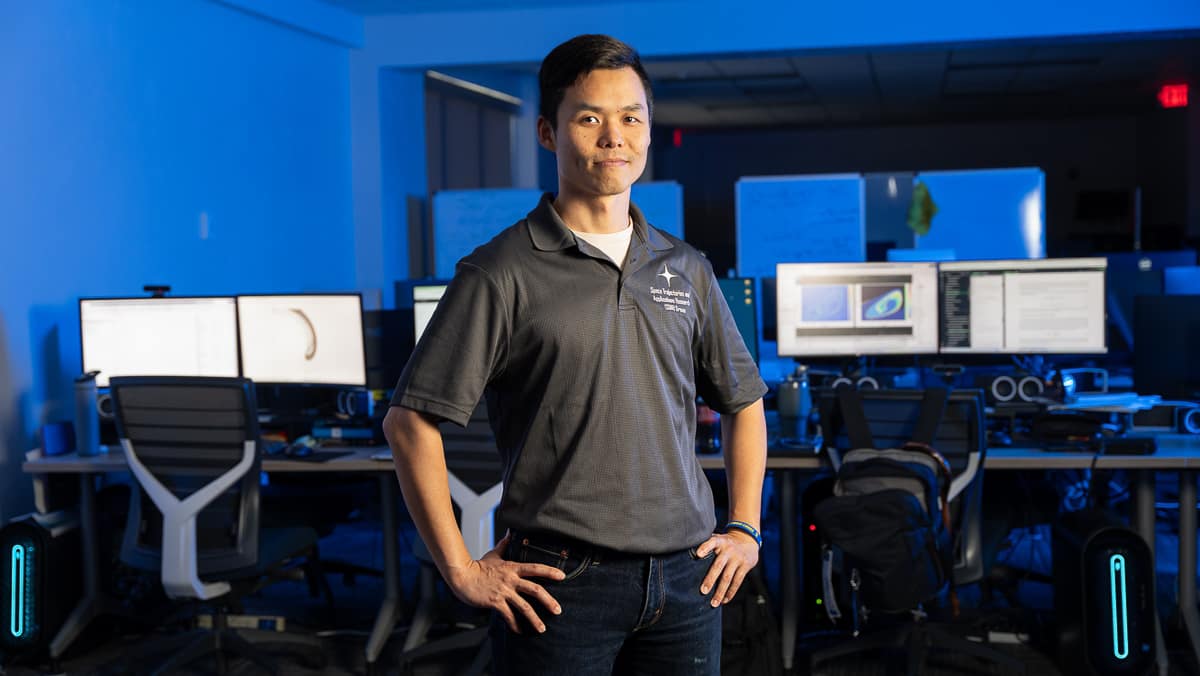 Ph.D. student Seur Gi Jo in Embry-Riddle Lab