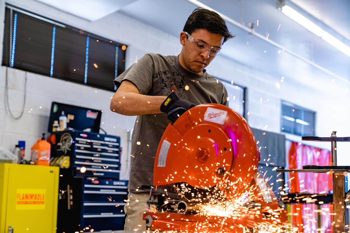 students in the Advanced Vehicle Lab
