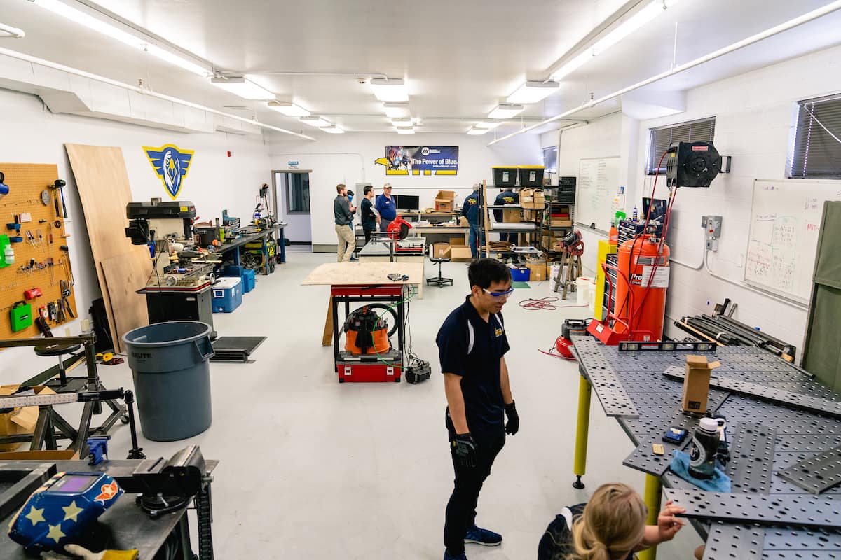 students in the Advanced Vehicle Lab