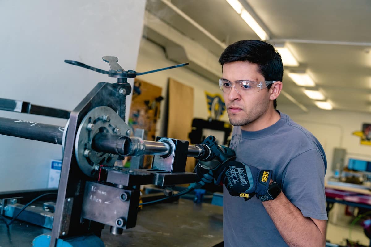 students in the Advanced Vehicle Lab