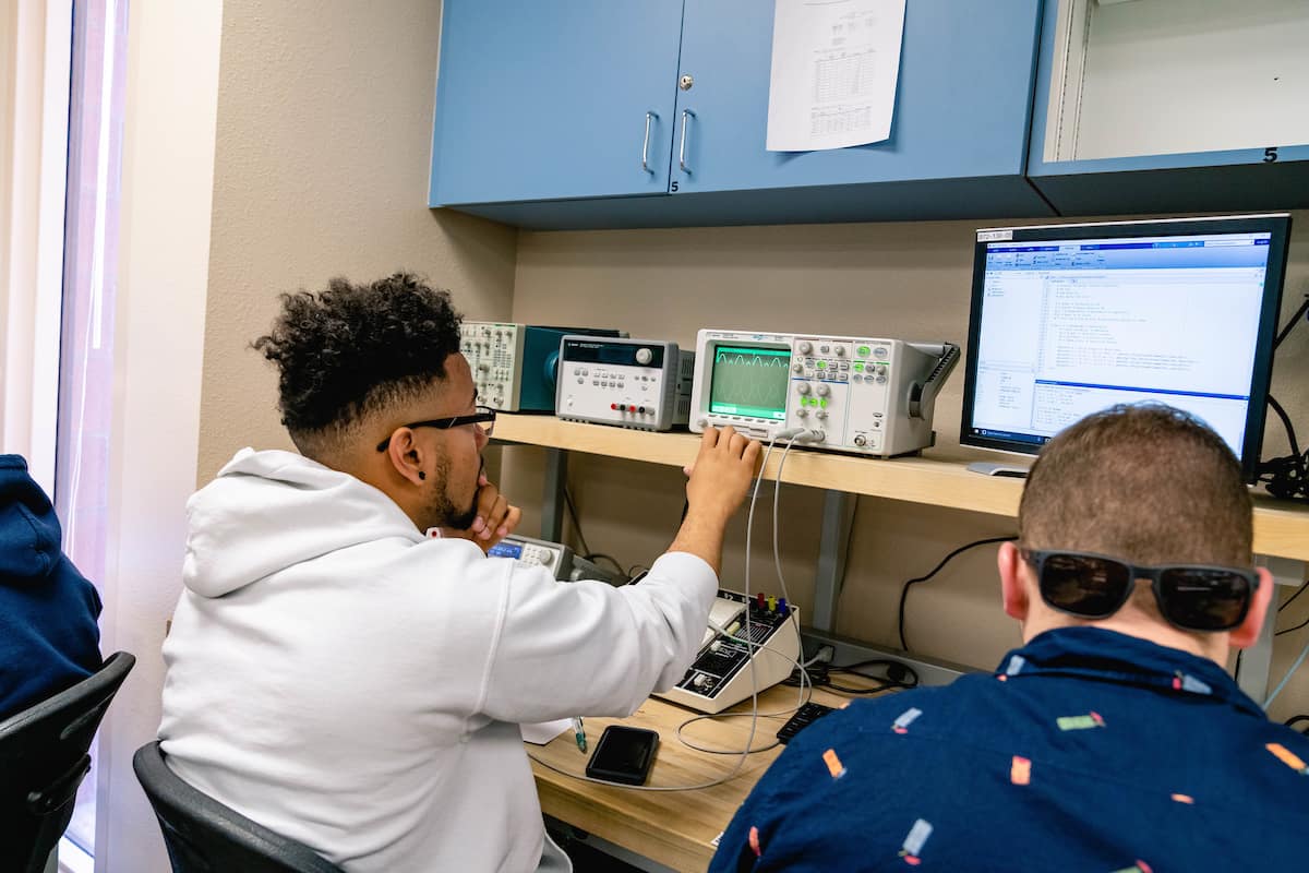 Linear Circuits and Electronic Devices Lab 